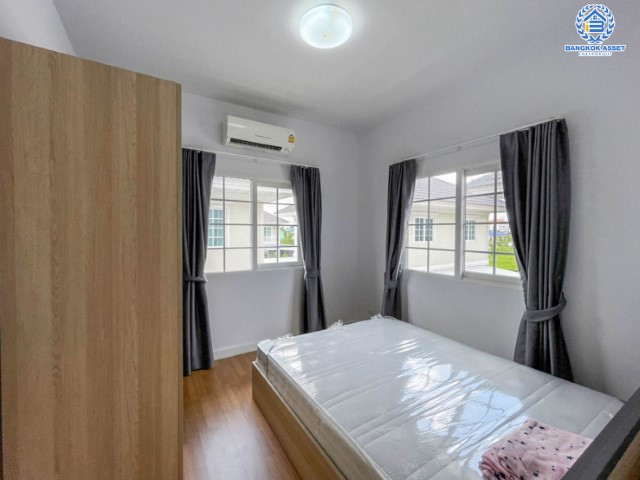 บ้านเดี่ยวมือสองนนทบุรี ม.เพอร์เฟคพาร์ค ชัยพฤกษ์ แบรนด์คุณภาพจาก "พร็อพเพอร์ตี้ เพอร์เฟค" เนื้อที่ 62.20 ตร.ว. ฟังก์ชัน 3 ห้องนอน 3 ห้องน้ำ  แถมแอร์ 3 เครื่อง บรรยากาศร่มรื่น เงียบสงบ ส่วนกลางครบ!! เชื่อมต่อถนนหลัก ชัยพฤกษ์ กาญจนาภิเษก ใกล้ MRT "สถานีคลองบางไผ่"